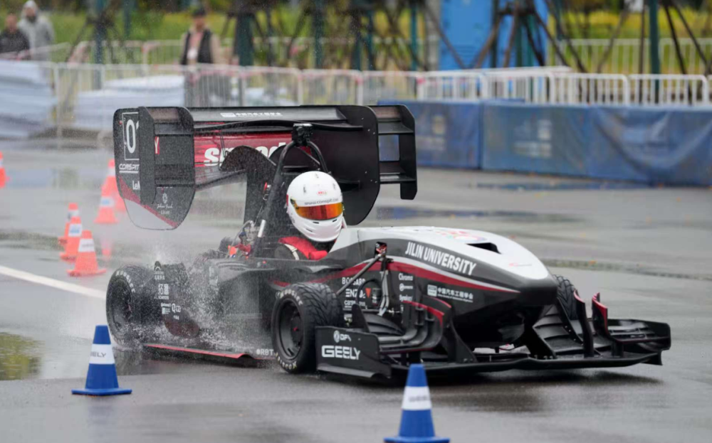 新华吉林快报丨吉林大学学生赛车队